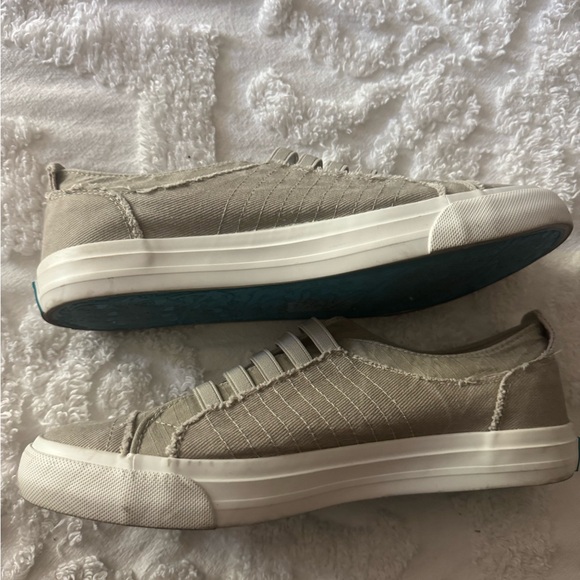 Blowfish Malibu Pull On Sneakers Shoes Cotton size 9 Frayed Edge Elastic Laces - Picture 4 of 8
